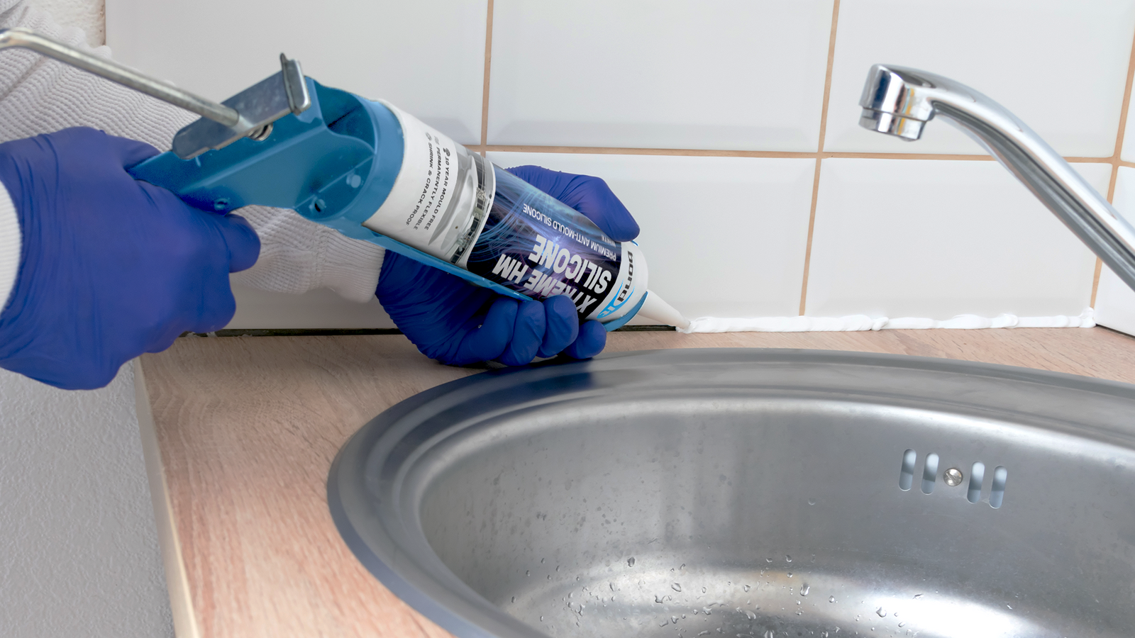How to make a silicone sealant joint